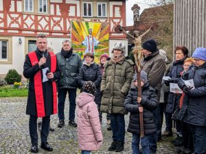 Mit einem Kreuzweg am 50. Jahrestag der Seligsprechung Liborius Wagners haben am Palmsonntag, 24. März, rund 50 Personen aus dem Pastoralen Raum Schweinfurter Oberland des Seligen gedacht. 