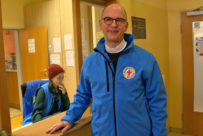 Bischof Dr. Jung bei der Bahnhofsmission