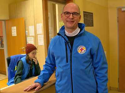 Bischof Dr. Jung bei der Bahnhofsmission