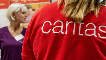 Die Caritas wirbt auf den Berufsinformationstagen in Kitzingen für soziale Berufe.