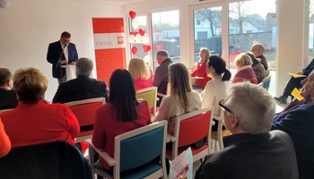 Harald Funsch, hauptamtlicher Vorstand des Caritasverbandes für den Landkreis Kitzingen e. V., hält die Eröffnungsrede.