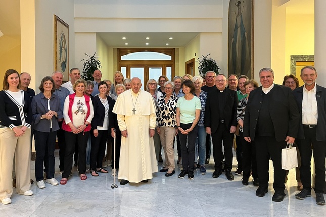 Caritas-Pilgergruppe mit Papst Franziskus