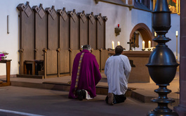 Zum Aschermittwoch haben Mitarbeiterinnen und Mitarbeiter des Würzburger Caritashaus die traditionelle Gemeinschaftsmesse gefeiert.