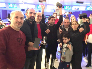 Ein erfolgreicher Abend: Beim dritten internationalen Bowlingturnier der IG BAU in Würzburg erreichte ein Team der Caritas den ersten Platz.