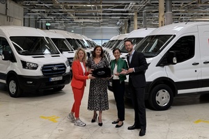 Übergabe Ford E-Transporter