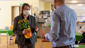 Nach über 25 Jahren im Dienst der Caritas wurde Elisabeth Müller zum Abschied in den Ruhestand mit dem Goldenen Caritaskreuz geehrt.