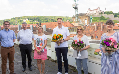 Glückwunsch zum Jubiläum (v.l.): Michael Biermeier (MAV), Domkapitular Clemens Bieber (Vorstand DiCV) und Sabine Werner (DiAG MAV B) gratulieren Andreas Meier und Ulrike Schlör zu runden Geburtstagen sowie Petra-Sophie Karl zum 10-jährigen Dienstjubiläum.