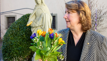 Nach über 25 Jahren im Dienst der Caritas wurde Elisabeth Müller zum Abschied in den Ruhestand mit dem Goldenen Caritaskreuz geehrt.