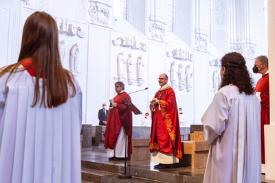 Am Kilianstag feierte Bischof Franz Jung mit haupt- und ehrenamtlichen Mitarbeitern der Caritas das Pontifikalamt zur Wallfahrt im Würzburger Kiliansdom.