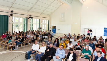 Gut 80 Frauen und Männer besuchten am 12. Mai 2022 im Kurhaus Hotel Bad Bocklet den 4. Pflegekongress der Caritas in Unterfranken.