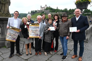 Übergabe Freikarten Festspiele Röttingen