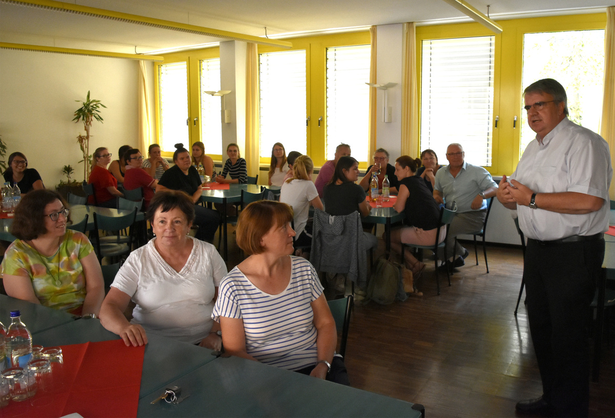 Geselliges Beisammensein Im Sommer
