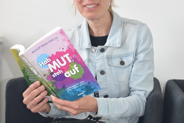 Buchautorin Dr. Stefanie Kainzbauer.