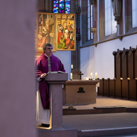 Zum Aschermittwoch haben Mitarbeiterinnen und Mitarbeiter des Würzburger Caritashaus die traditionelle Gemeinschaftsmesse gefeiert.