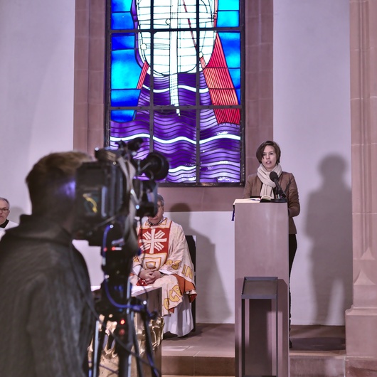 Mit einem Video-Gottesdienst im kleinsten Kreis haben Domkapitular Clemens Bieber und Mitarbeiter des Diözesan-Caritasverbands das 100. Gründungsjubiläum gefeiert.