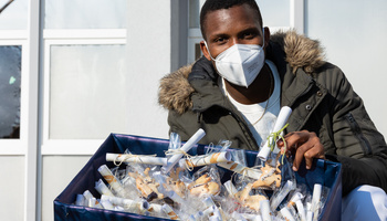 Über 300 Ostergrüße haben die Azubis des Exerzitienhauses Himmelspforten für die Bewohnerinnen und Bewohner der Caritas-Pflegeheime in Würzburg handgeschrieben.