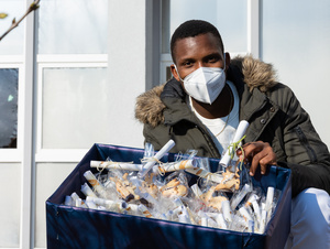 Über 300 Ostergrüße haben die Azubis des Exerzitienhauses Himmelspforten für die Bewohnerinnen und Bewohner der Caritas-Pflegeheime in Würzburg handgeschrieben.