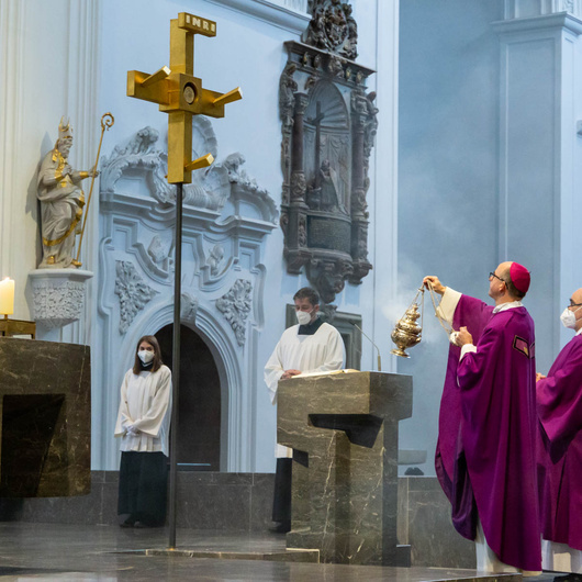 Am 16. Dezember hat Bischof Franz Jung den traditionellen Adventsgottesdienst mit der Belegschaft von Caritas und Bischöflichem Ordinariat gefeiert.