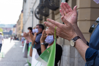 Beim „Dienst-Tag“ für Menschen protestierten Caritas-Vertreter unter anderem für bessere Arbeitsbedingungen in der Pflege. 