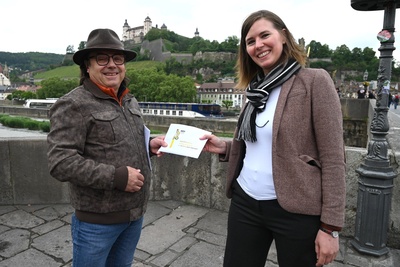 Übergabe Freikarten Festspiele Röttingen