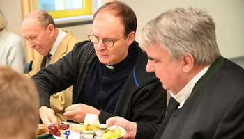 Weihbischof zu Gast bei der Caritas Weihbischof zu Gast bei der Caritas