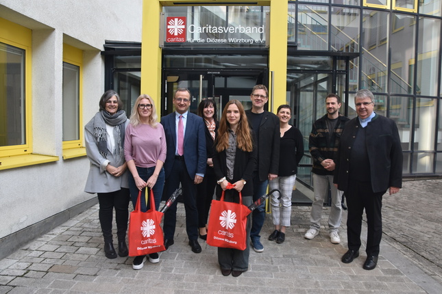 Vorstellung von zwei neuen Mitarbeiterinnen.
