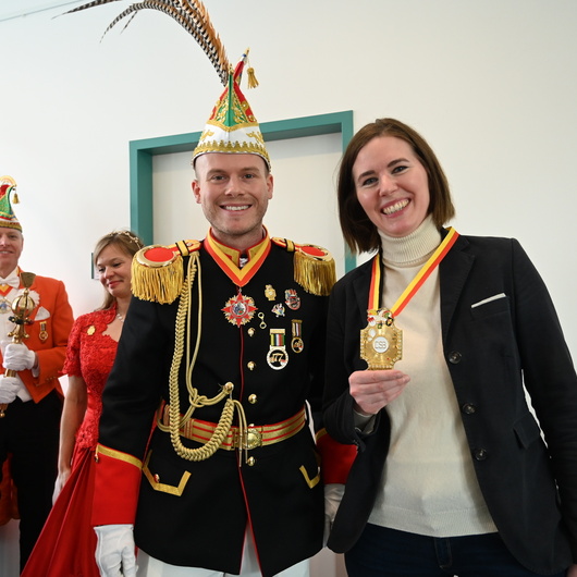 Krapfenverteilung im Caritashaus 