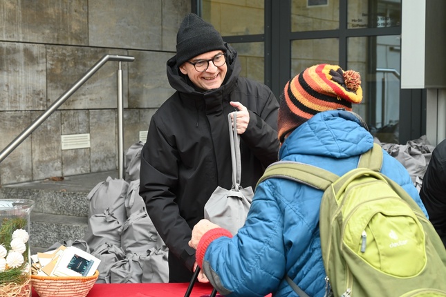 Weihnachtsandacht für wohnsitz- und obdachlose Menschen