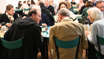 Weihbischof zu Gast bei der Caritas Weihbischof zu Gast bei der Caritas