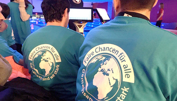 Ein erfolgreicher Abend: Beim dritten internationalen Bowlingturnier der IG BAU in Würzburg erreichte ein Team der Caritas den ersten Platz.