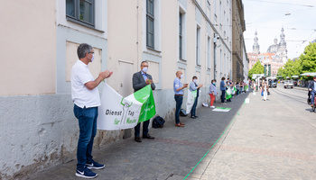 Beim „Dienst-Tag“ für Menschen protestierten Caritas-Vertreter unter anderem für bessere Arbeitsbedingungen in der Pflege. 