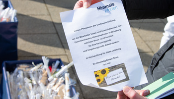 Über 300 Ostergrüße haben die Azubis des Exerzitienhauses Himmelspforten für die Bewohnerinnen und Bewohner der Caritas-Pflegeheime in Würzburg handgeschrieben.