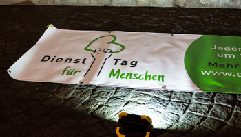 Zum elften Mal haben Vertreter des Sozial- und Wohlfahrtswesens in Würzburg für Verbesserungen in helfenden Berufen demonstriert.